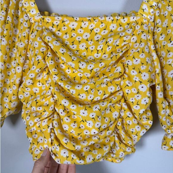 Altar'd State Yellow & White Floral Ruched Cropped Blouse Women's Small - Picture 3 of 4